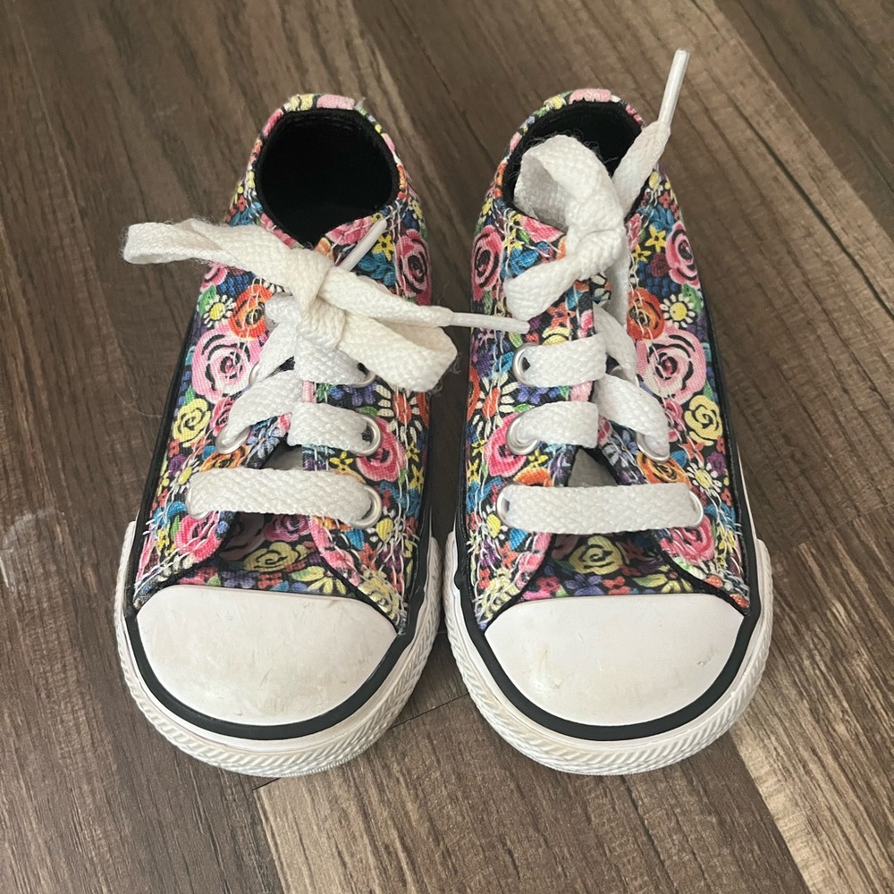 Toddler Converse size 4